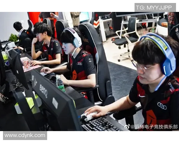 DOTA2焦点：深入分析JDG战队的团队协作与战略配合技巧