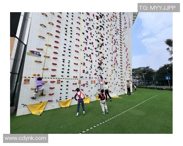 攀岩精神与团队协作:探索成都攀岩队的意识形态与发展之路 攀岩精神与团队协作:探索成都攀岩队的意识形态与发展之路