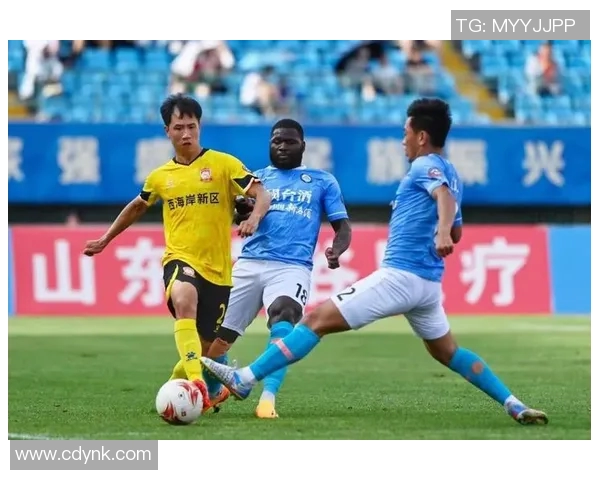 武汉足球队以59分领跑精英赛积分榜展现强劲实力