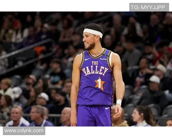 德文布克领衔太阳队重塑辉煌展现超凡篮球才华与领导力 德文布克领衔太阳队重塑辉煌展现超凡篮球才华与领导力