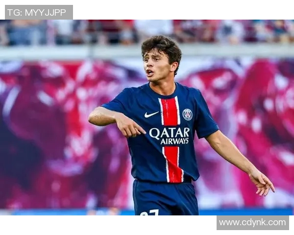 若昂内维斯的足球之路：从青训新星到职业赛场的崛起与挑战